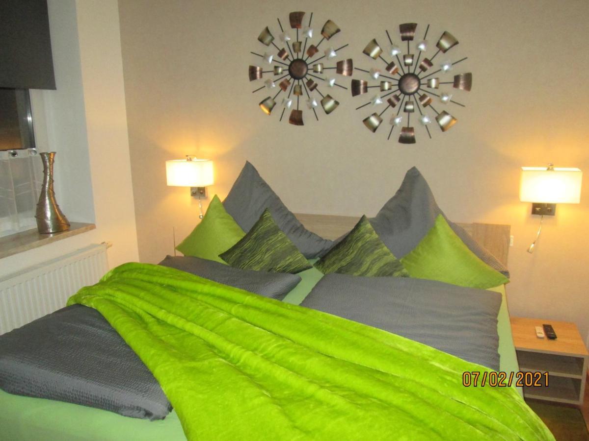 Zentrale-Ruhige Ferienwohnung Райхенбах-им-Фогтланд Экстерьер фото