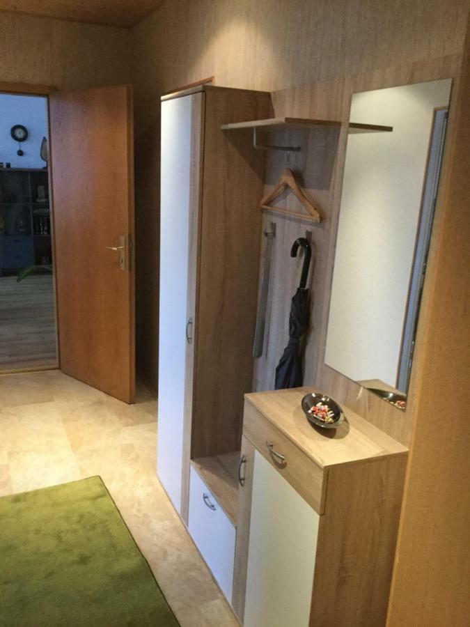 Zentrale-Ruhige Ferienwohnung Райхенбах-им-Фогтланд Экстерьер фото